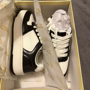 Lauriebelles street smart sneakers